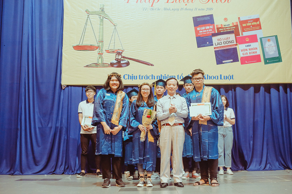 DH van lang ngay hoi phap luat 2018 2019 09