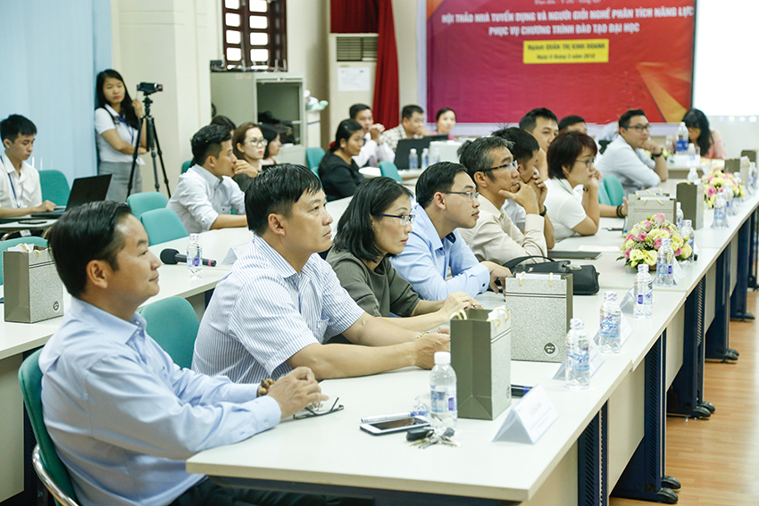 DH van lang hoi thao dacum 05
