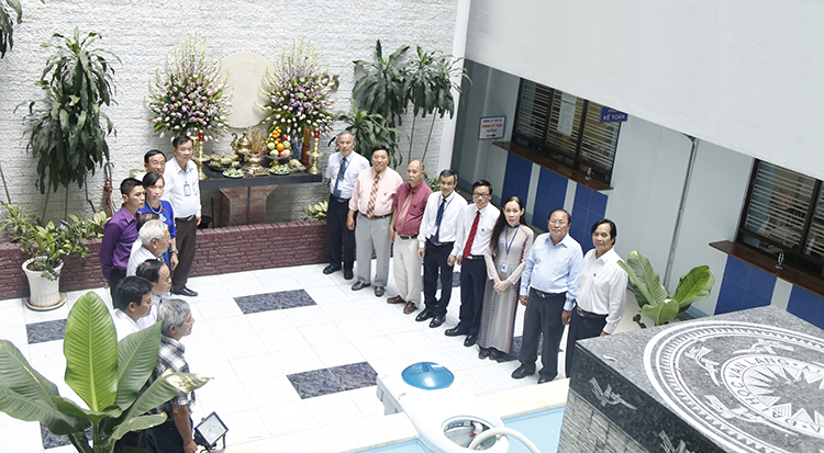 DH van lang mung sinh nhat tuou thu 24 01