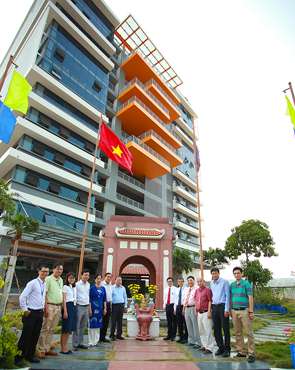DH van lang mung sinh nhat tuou thu 24 06