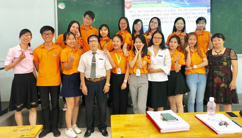 dh van lang sv cong nghe sinh hoc tham gia nckh a