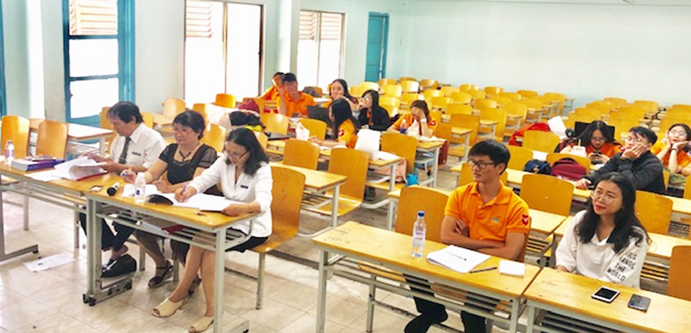 dh van lang sv cong nghe sinh hoc tham gia nckh b