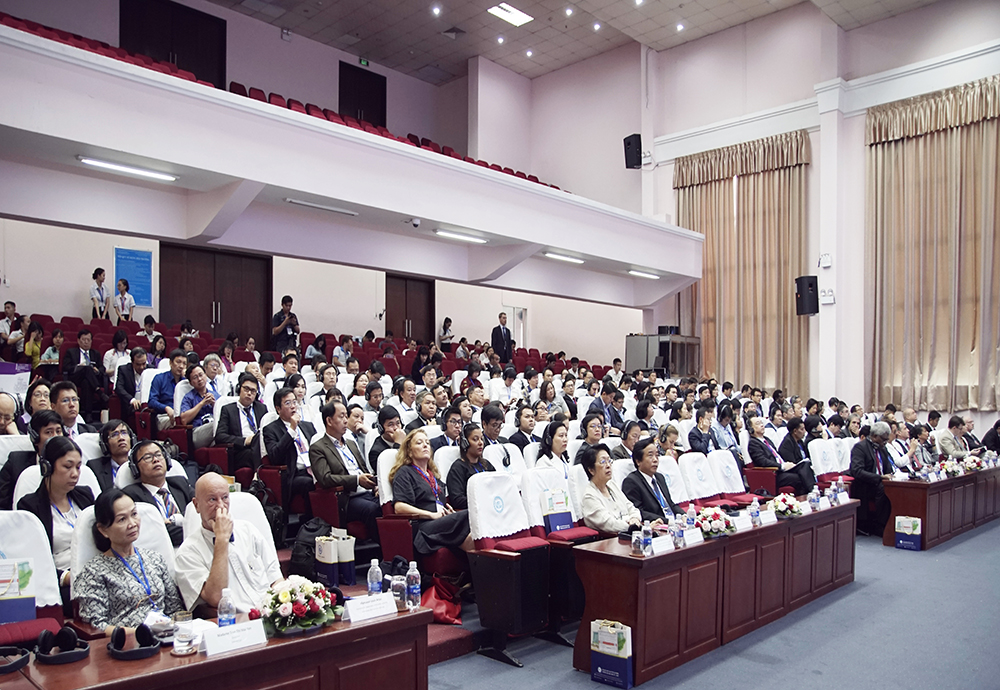 dh van lang hoi nghi hieu truong c