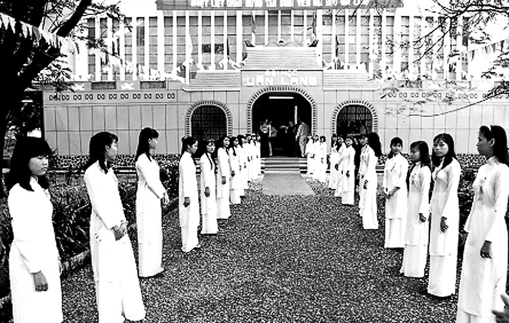 DH van lang khai giang khoa1