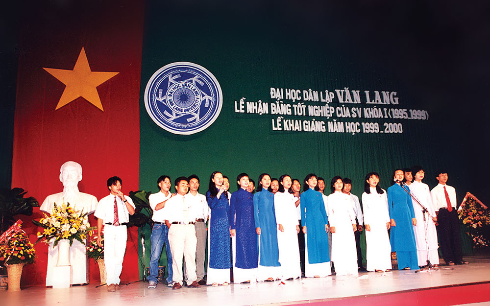 DH van lang khai giang khoa5