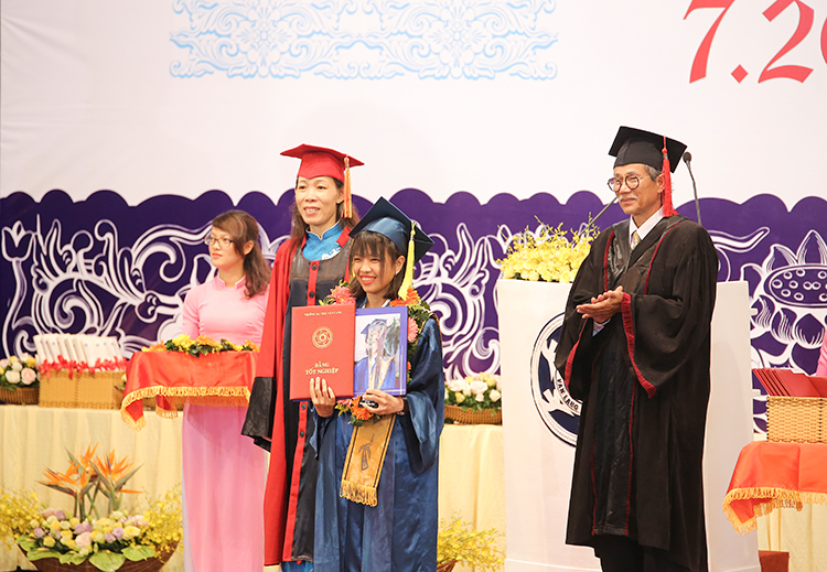 dai hoc van lang tot nghiep 2017 009