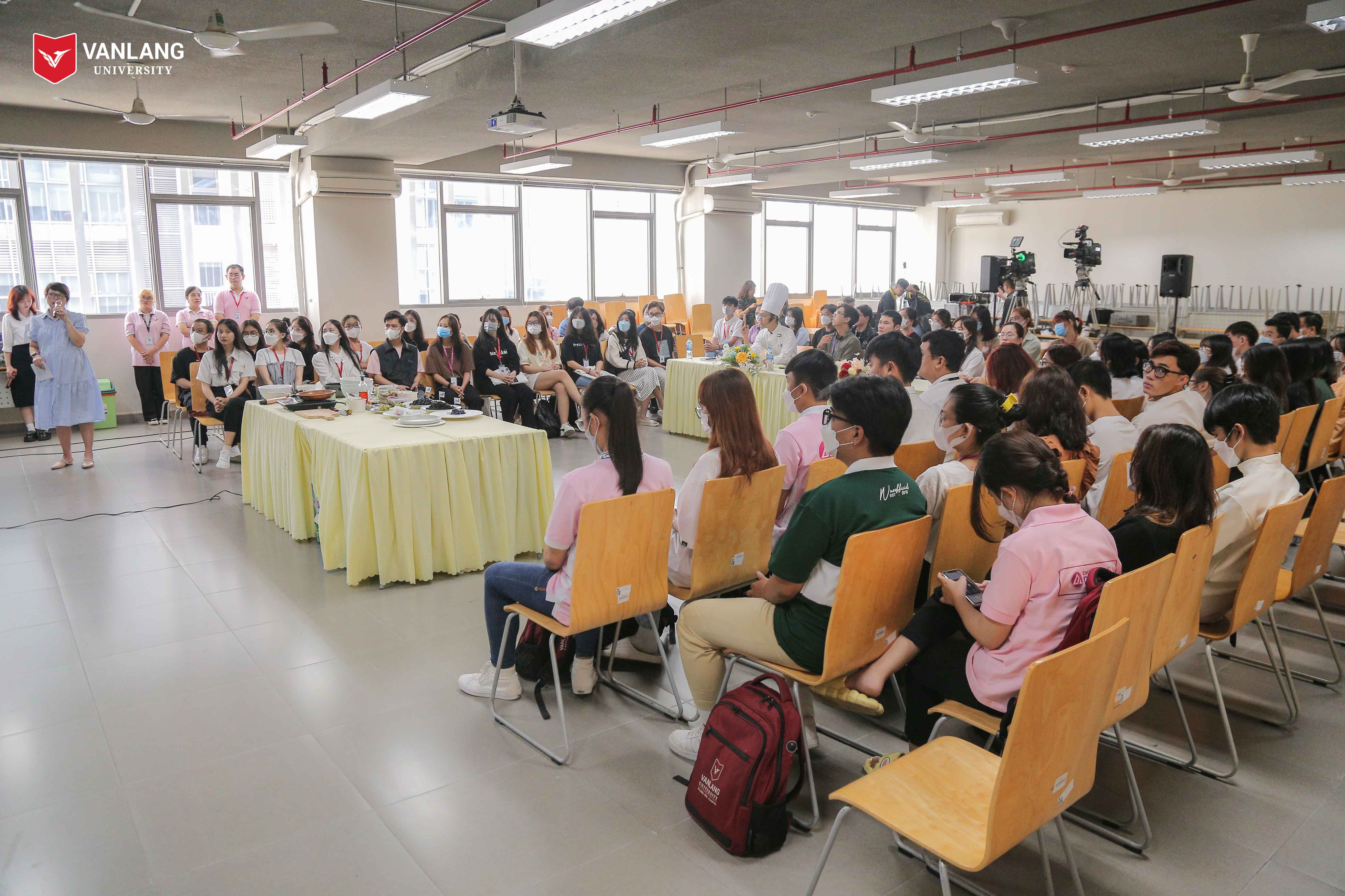 vlu training hiep hoi viet quat hoa ky b