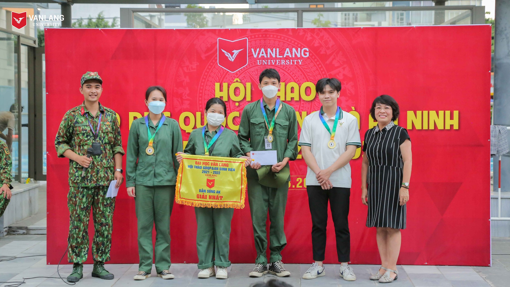 vlu hoi thao giao duc quoc phong d