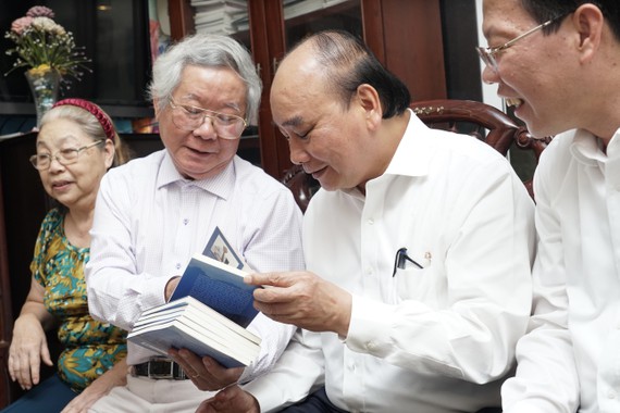vlu chu tich nuoc nguyen xuan phuc tham nha bao duong trong dat a