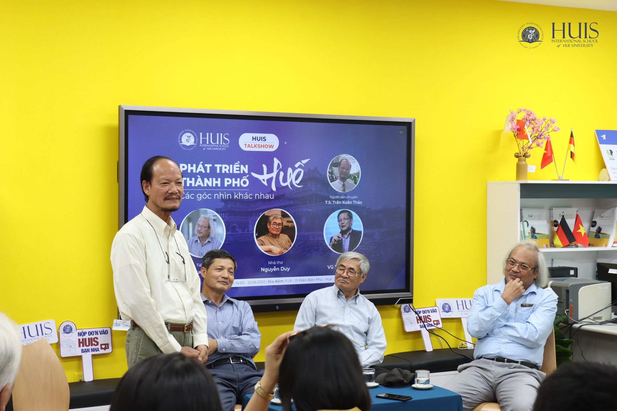 vlu talkshow phat trien thanh pho hue b