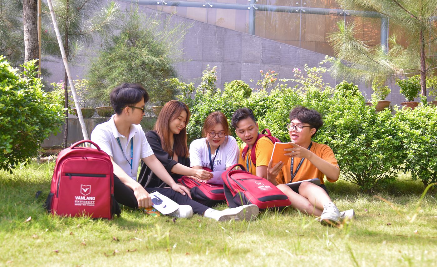 vlu hoc bong tuyen sinh f