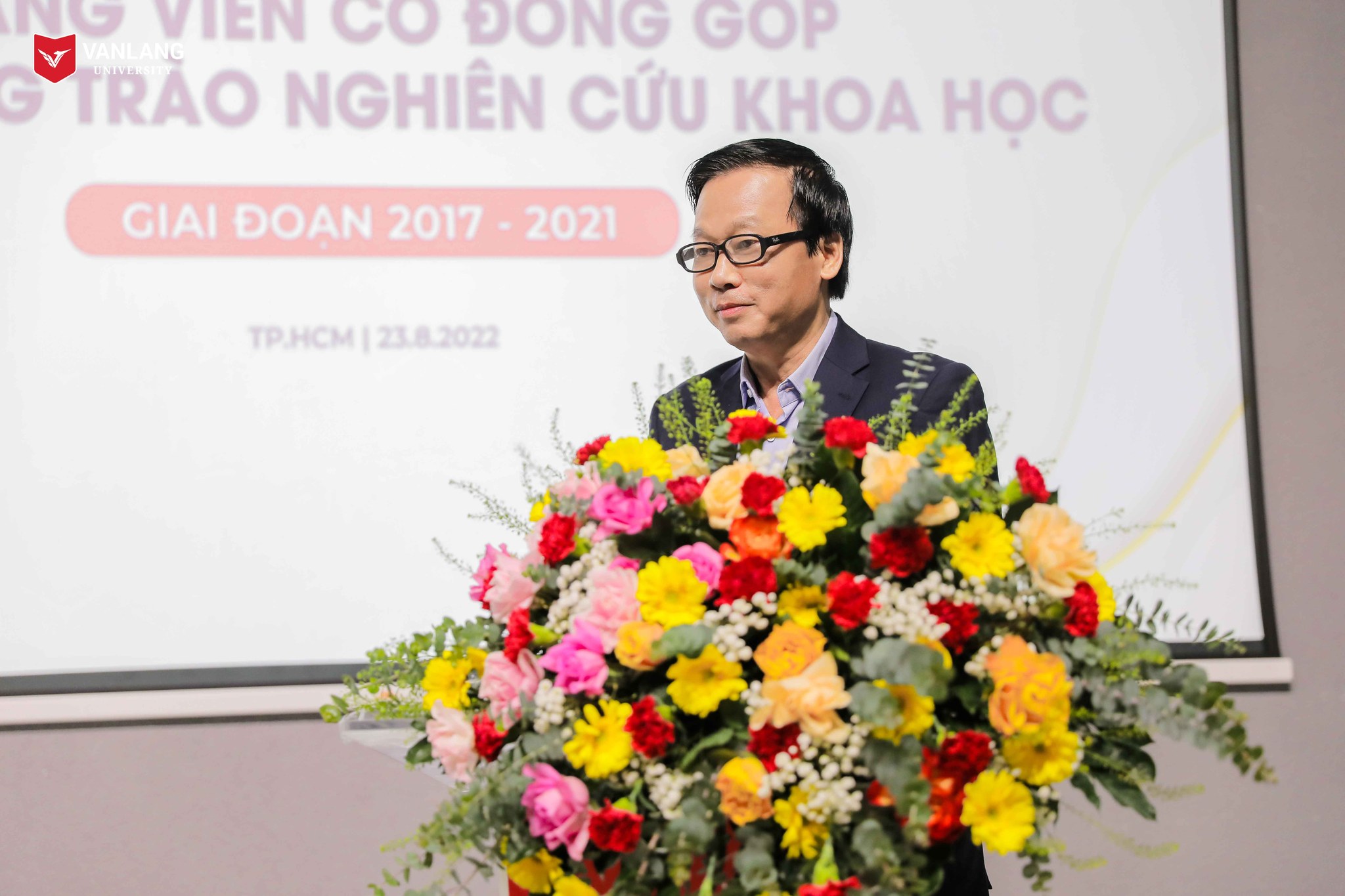 vlu le vinh danh khen thuong thay co nckh d