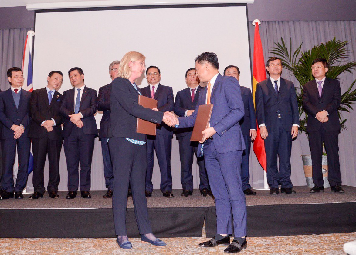 vlu tap doan giao duc van lang mo rong hop tac quoc te tai chau au a