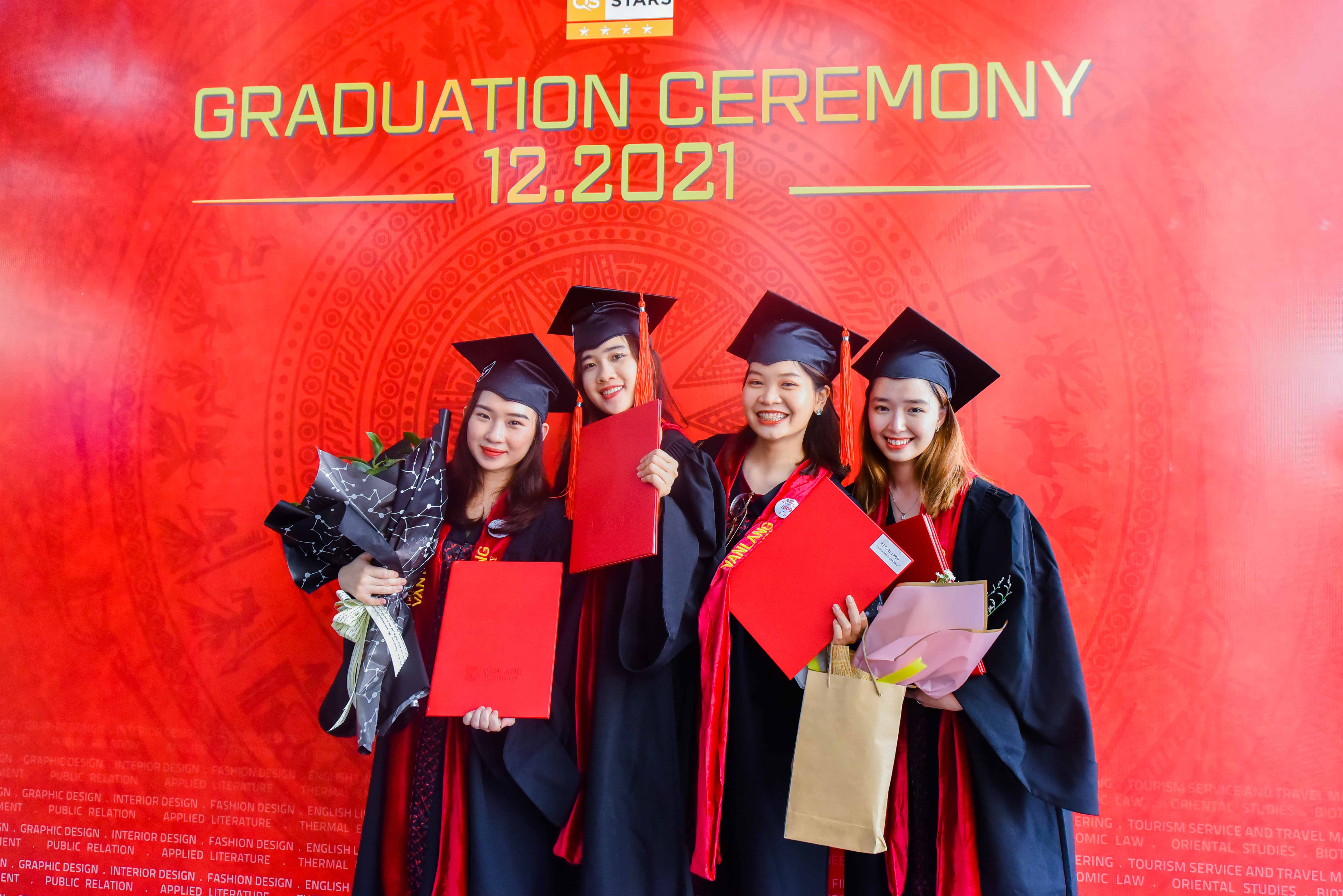 vlu le tot nghiep khoa hai ba o