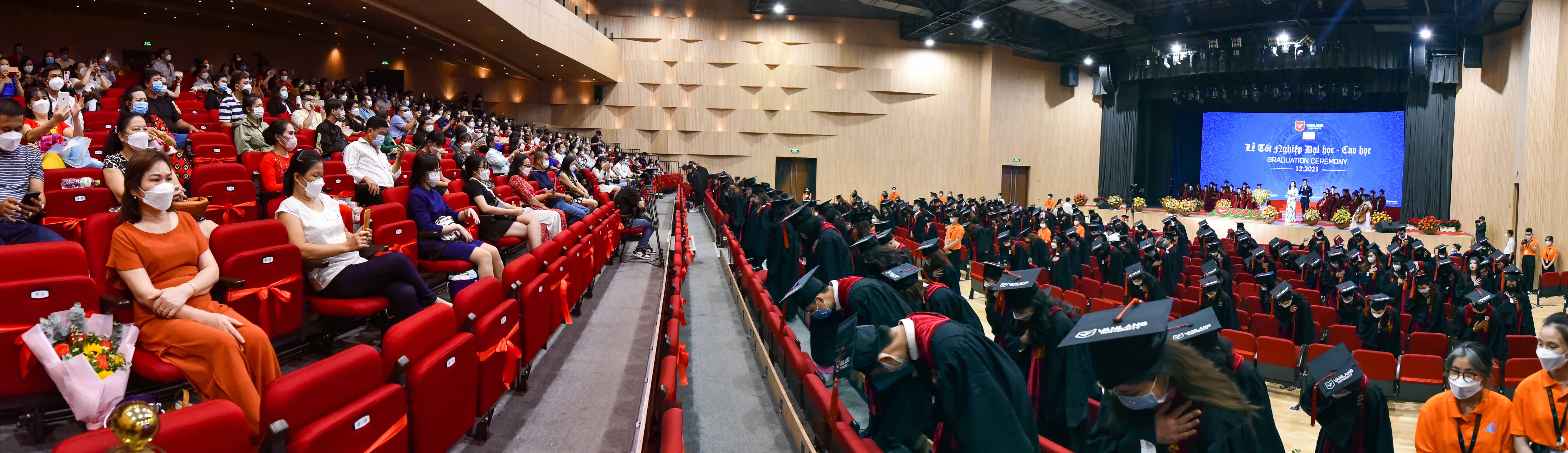 vlu le tot nghiep khoa hai ba s