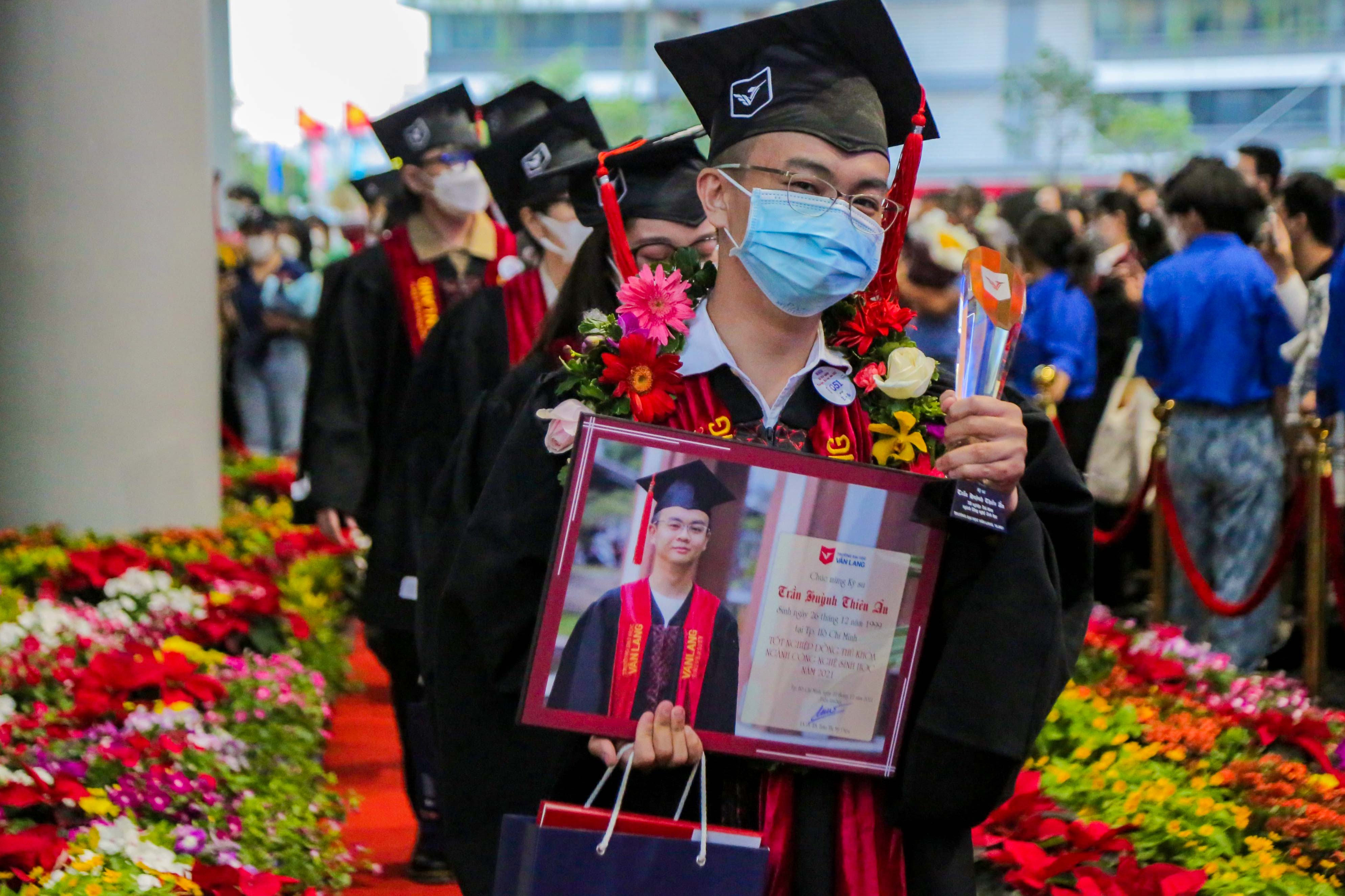 vlu le tot nghiep khoa hai ba y
