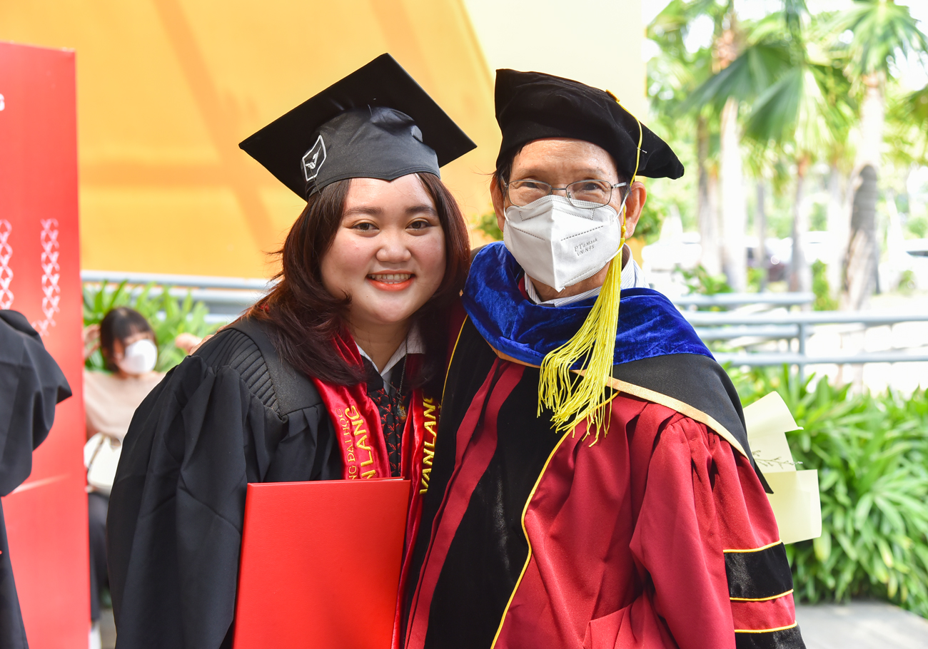 vlu dien van tot nghiep hieu truong e