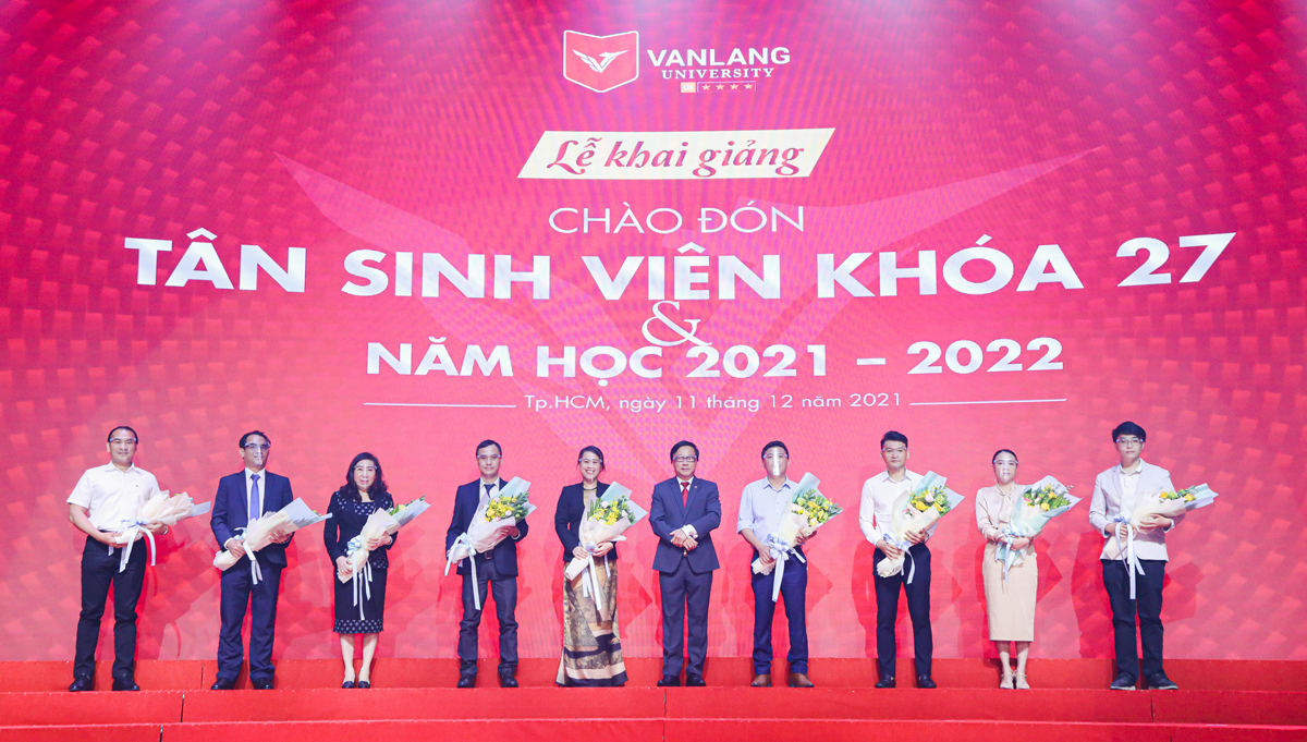 vlu le don nhan chung nhan qs va khai giang d