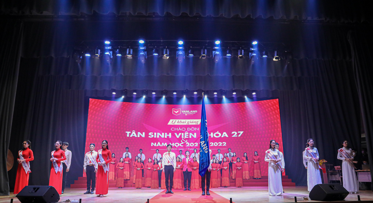 vlu truong dh van lang nhan chung nhan qs va khai giang l