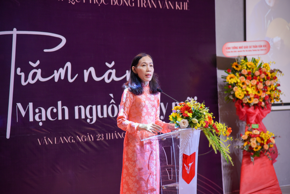 vlu ra mat hoc bong tran van khe d