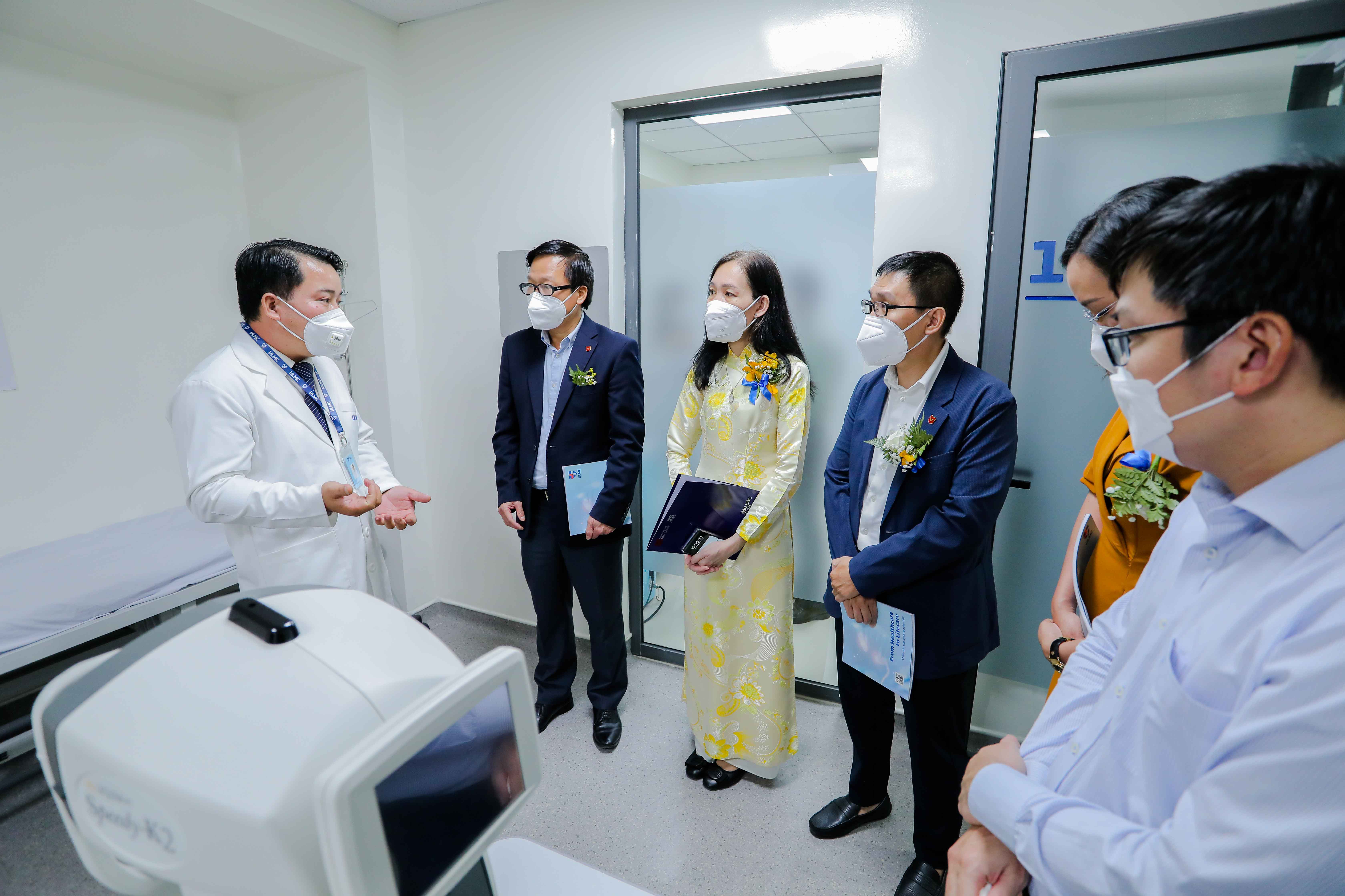 vlu khai truong phong kham vanlang medical center h