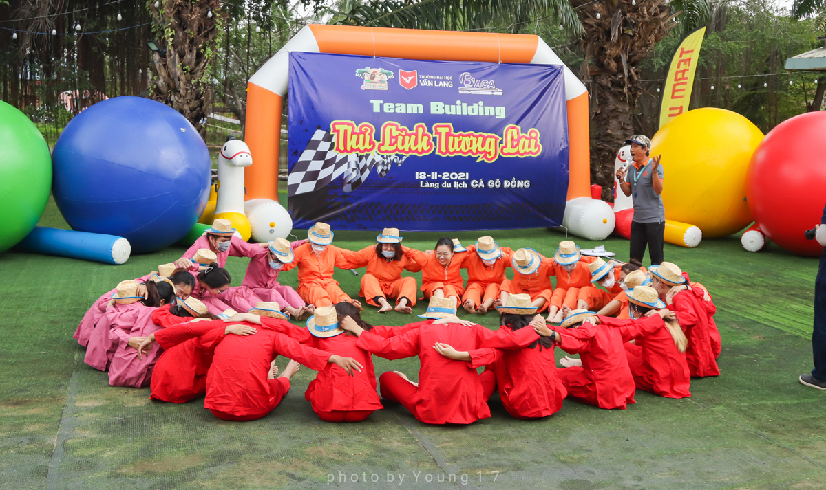 vlu sinh vien du lich tham gia teambuilding d