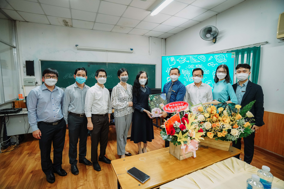 vlu mung ngay nha giao viet nam i