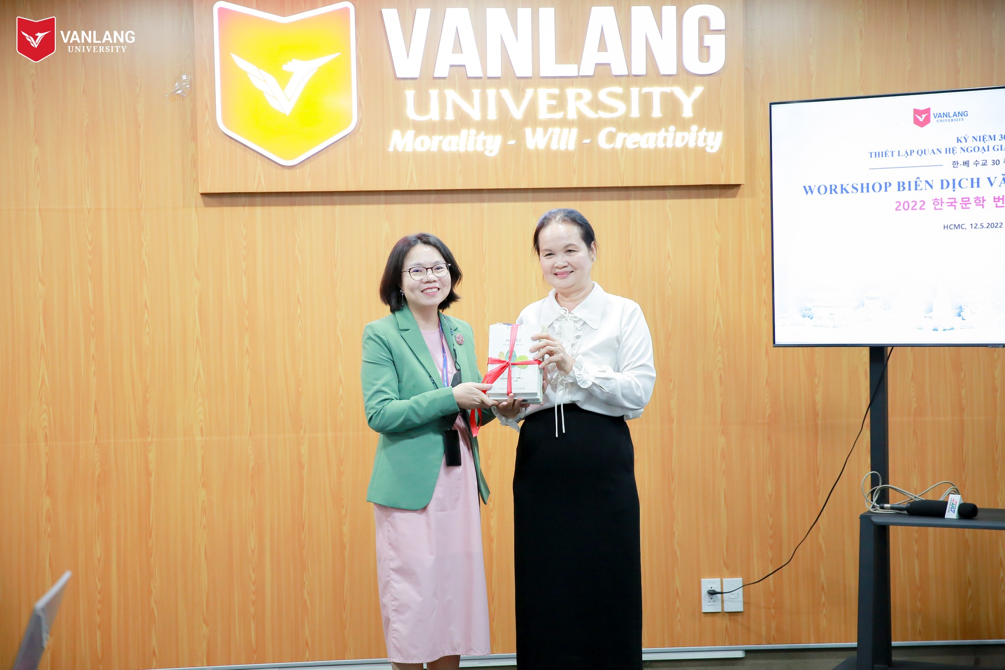 vlu hoi thao bien dich ngon ngu han d