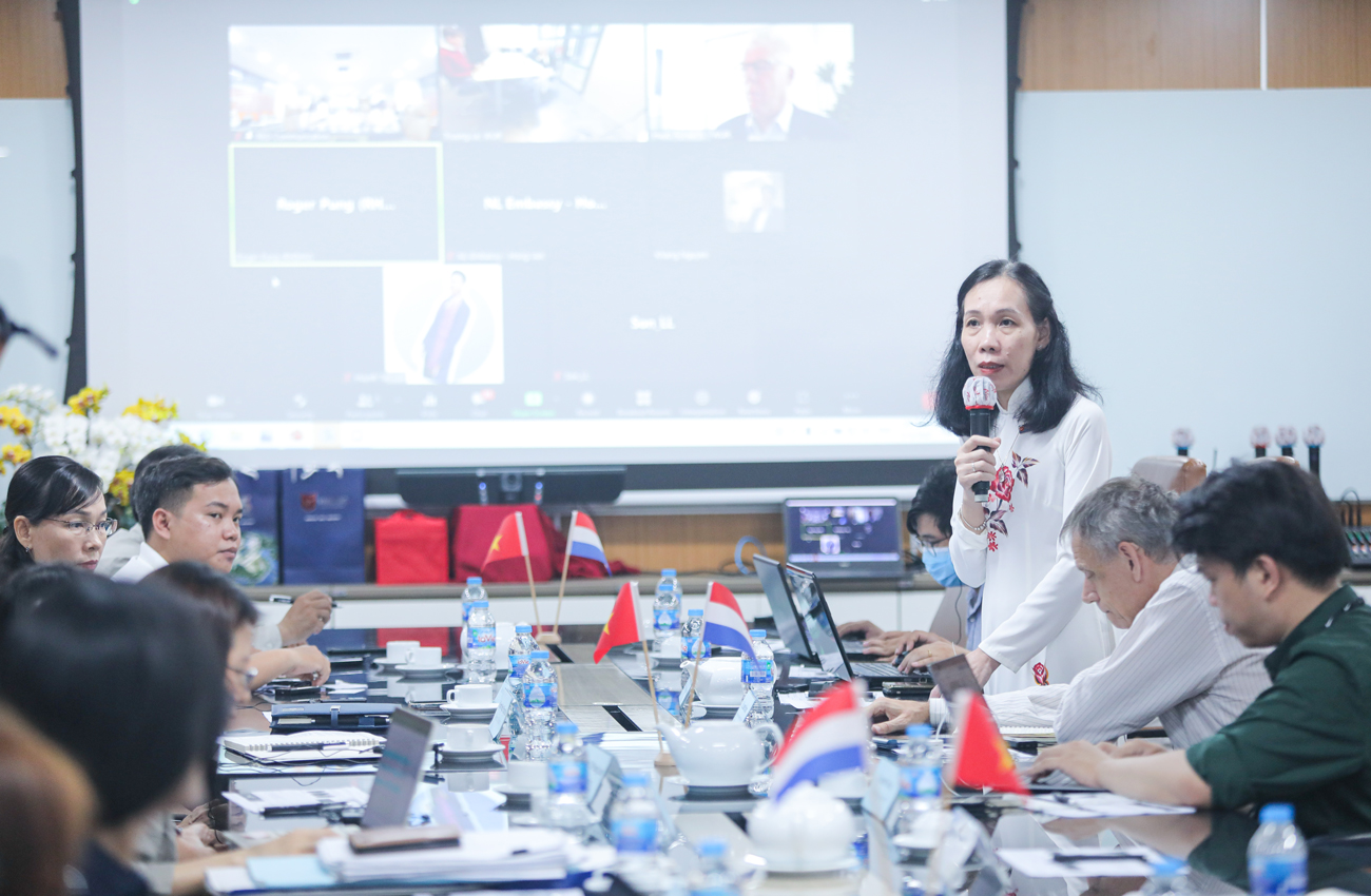 vlu hoi thao ha lan e