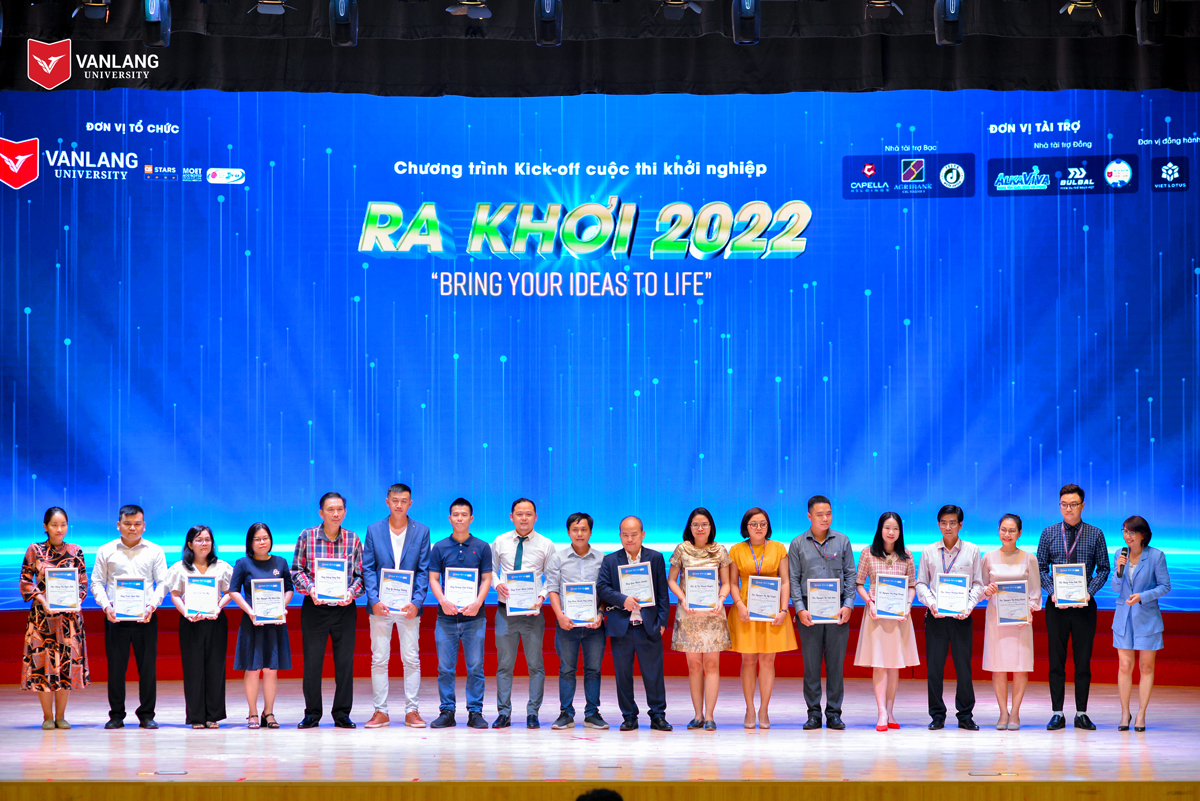 vlu kick off ra khoi f
