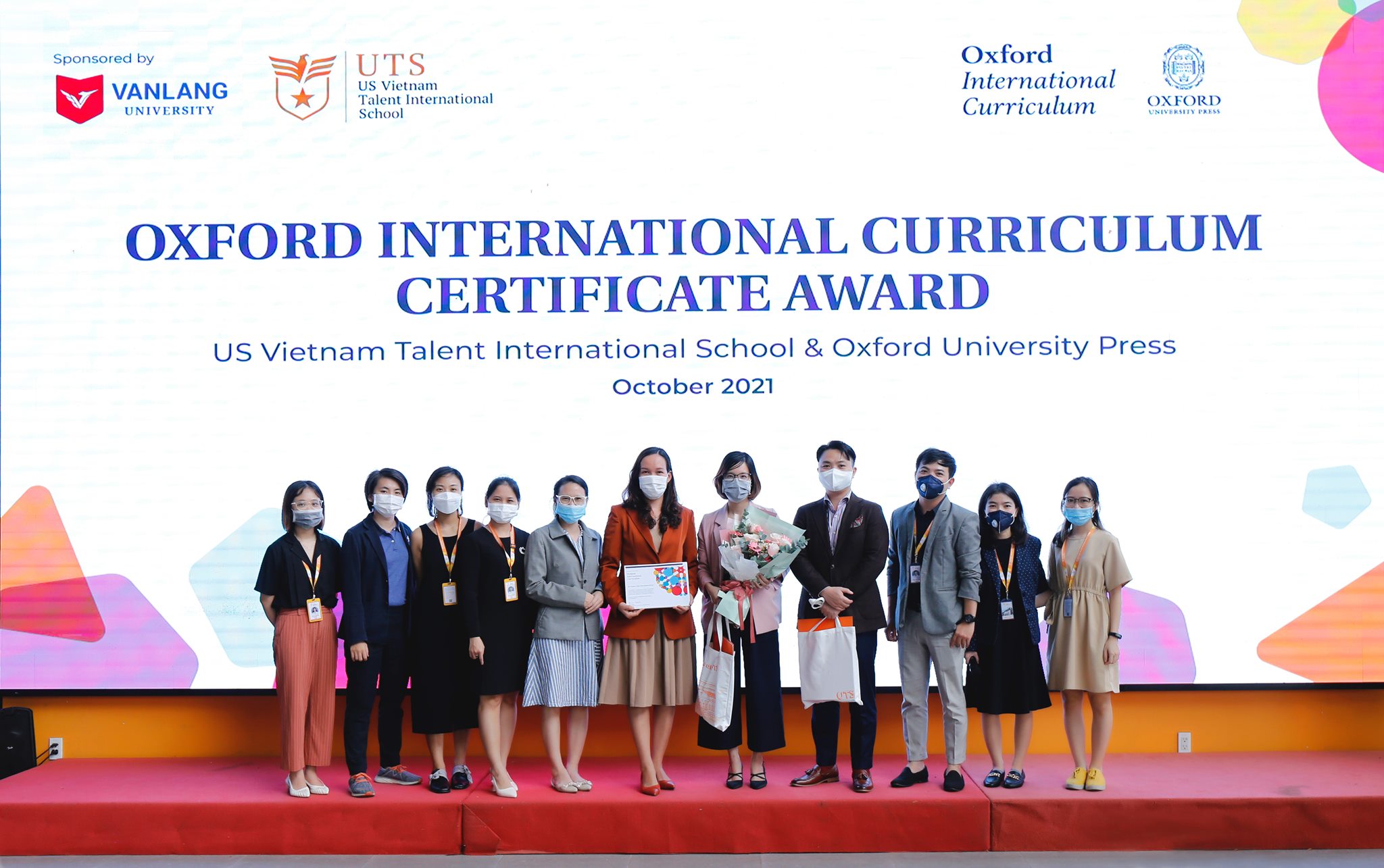 van lang hop tac nha xuat ban dai hoc oxford phat trien giao duc 1