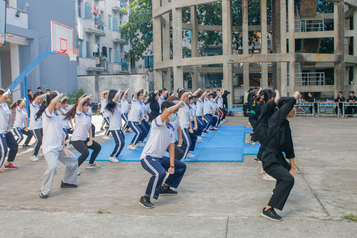 vlu tham gia clb nen hay khong c
