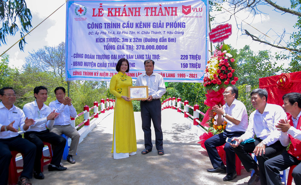 vlu le khanh thanh cau kenh giai phong hau giang a