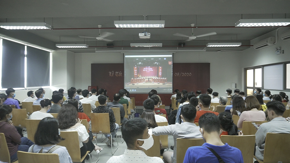 vlu le tot nghiep hai khong hai muoi af