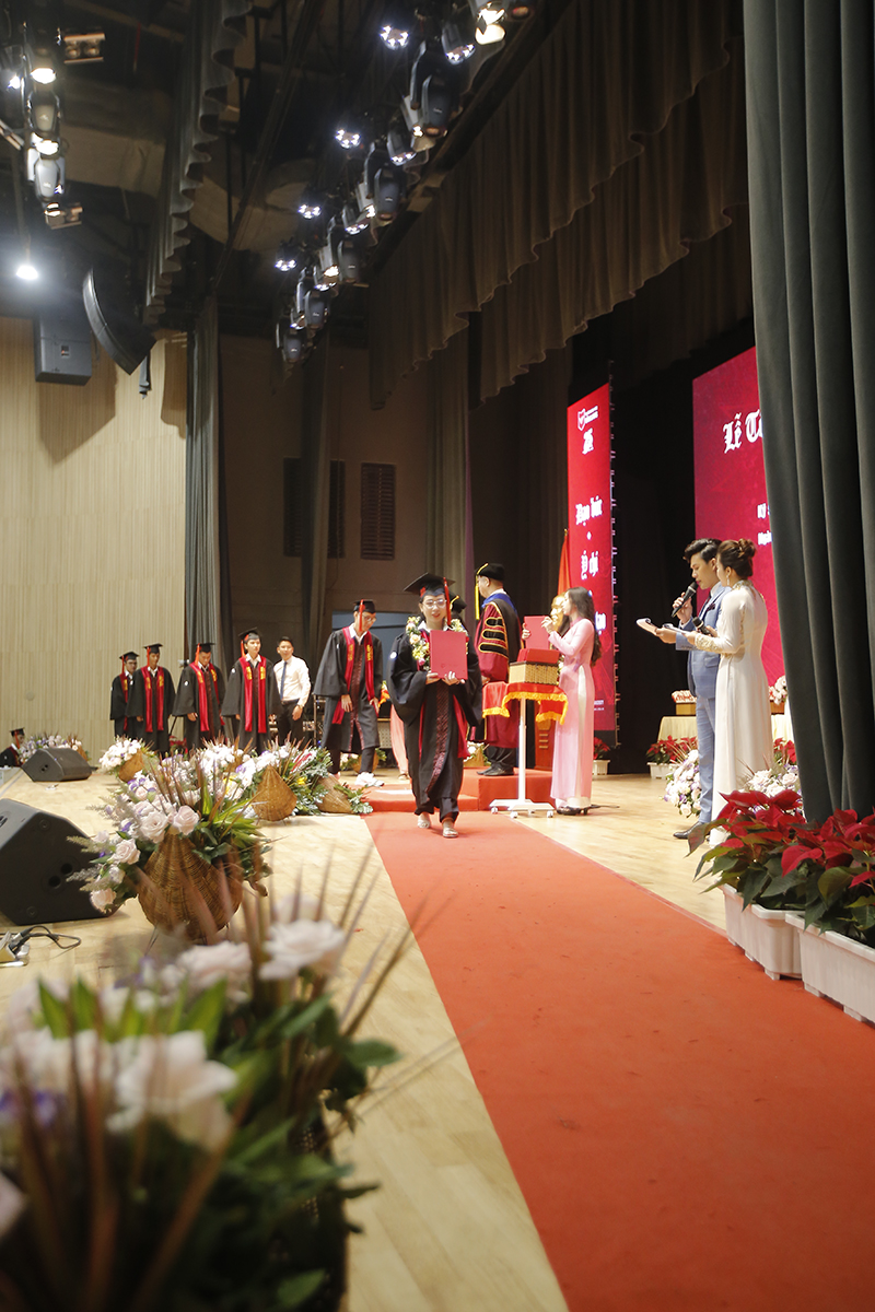 vlu le tot nghiep hai khong hai muoi bc
