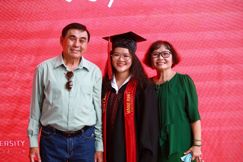 vlu le tot nghiep hai khong hai muoi i