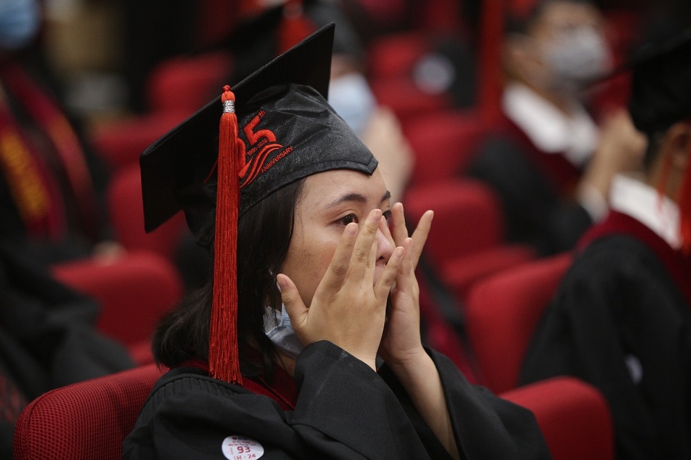vlu le tot nghiep hai khong hai muoi m