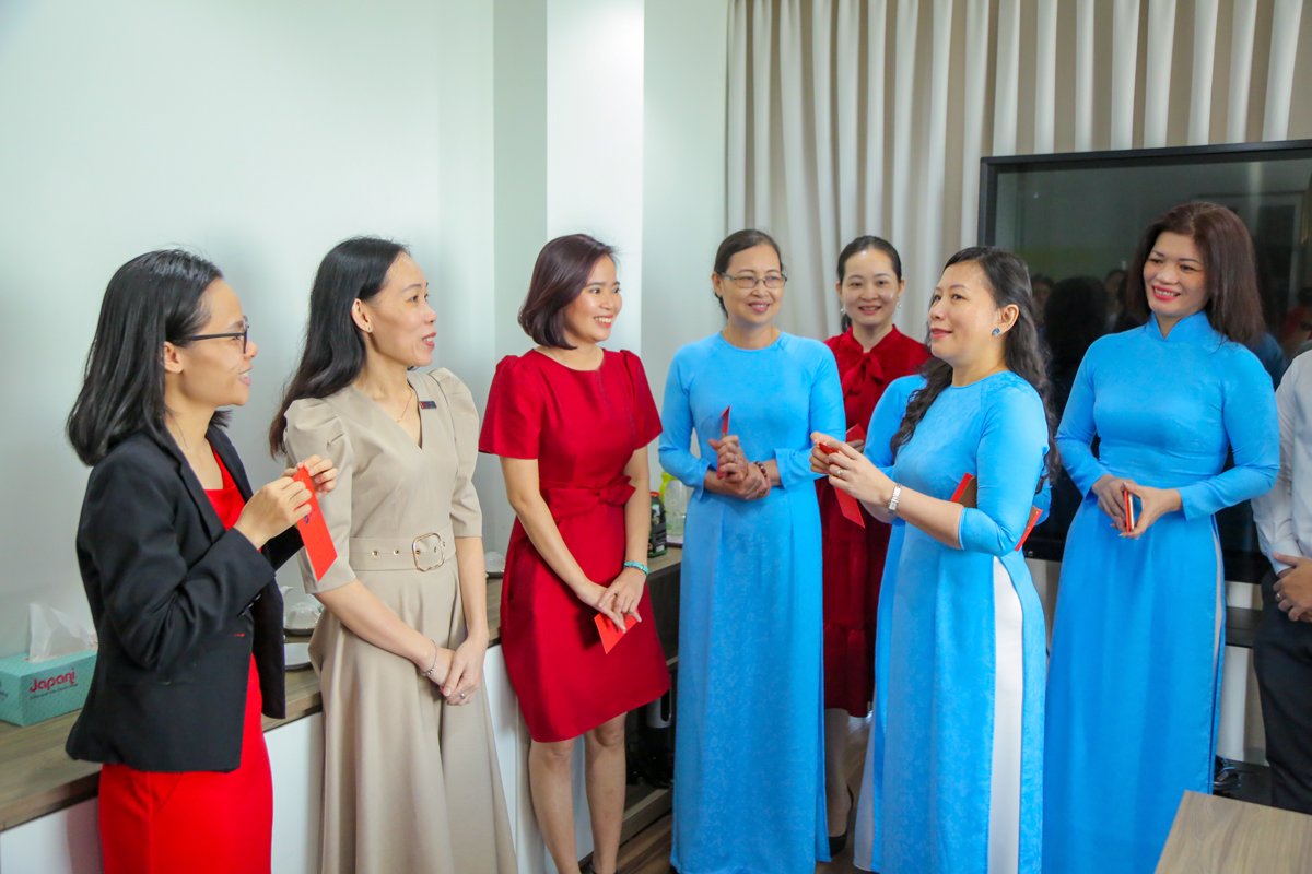 vlu ron rang mung tan nien d