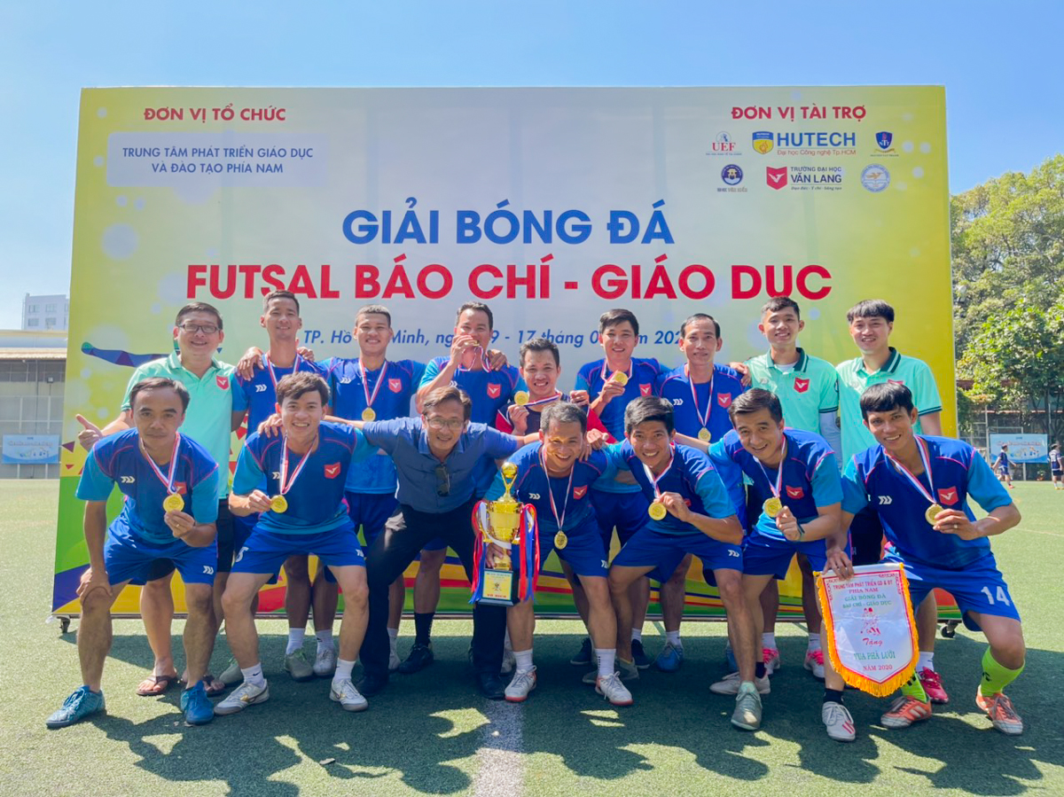 vlu vo dich futsal bao chi giao duc a