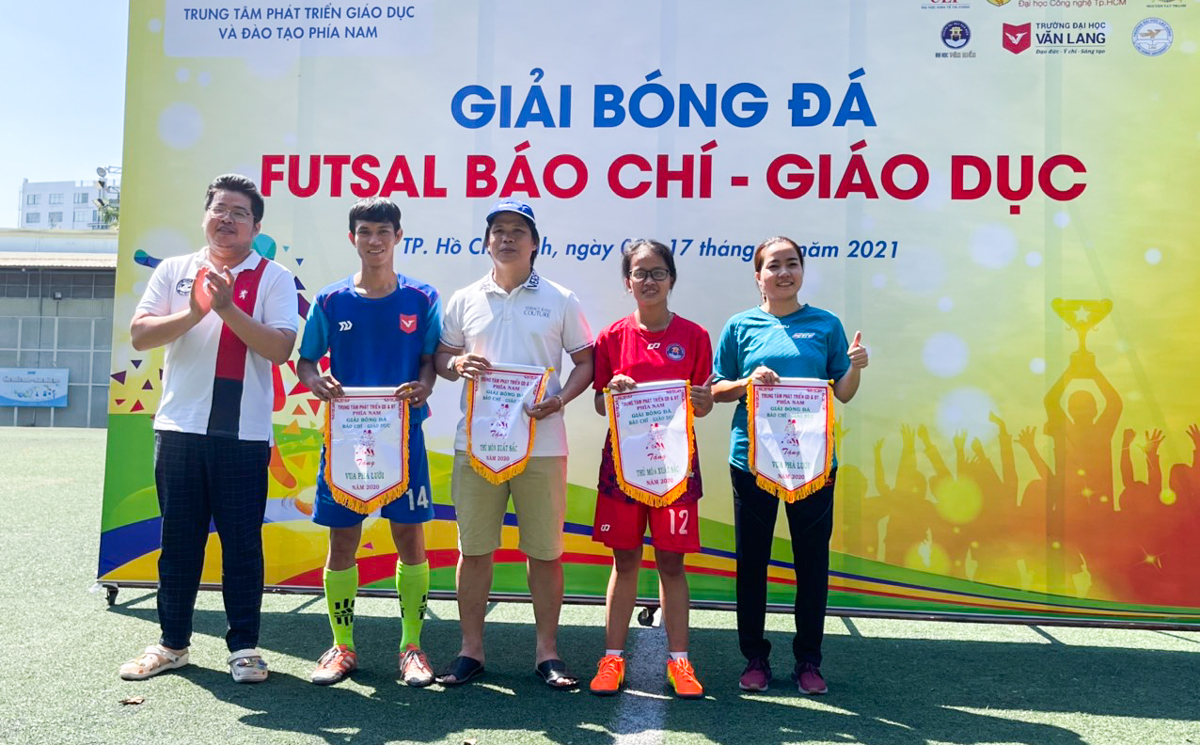 vlu vo dich futsal bao chi giao duc d