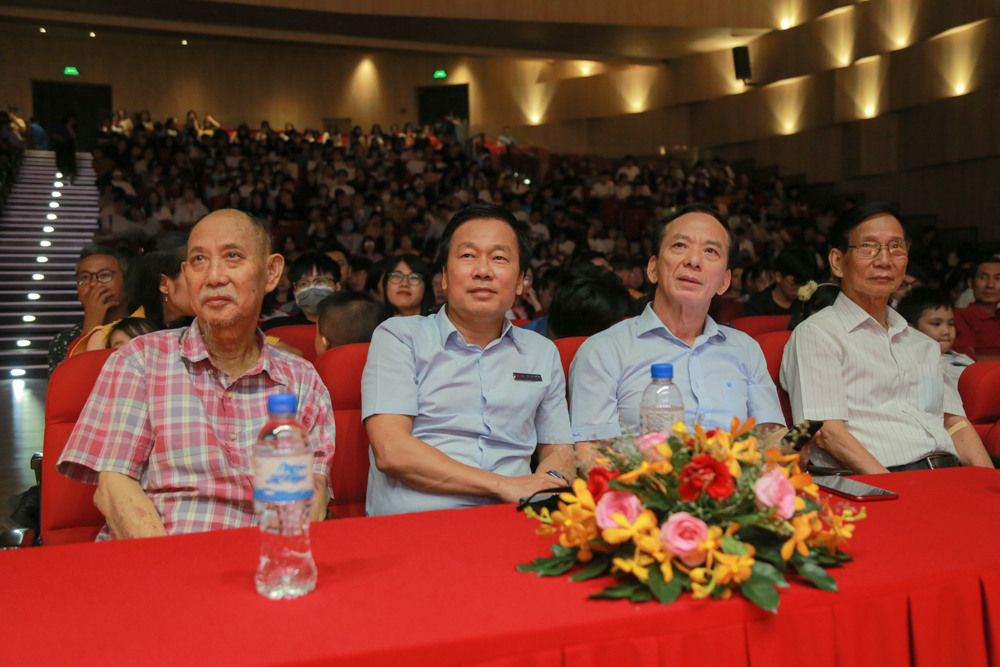 vlu dem nhac chiec thuyen nan son mach c