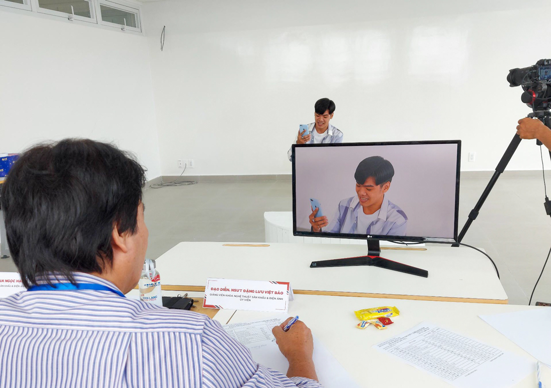 vlu ky thi nang khieu san khau dien anh van lang o