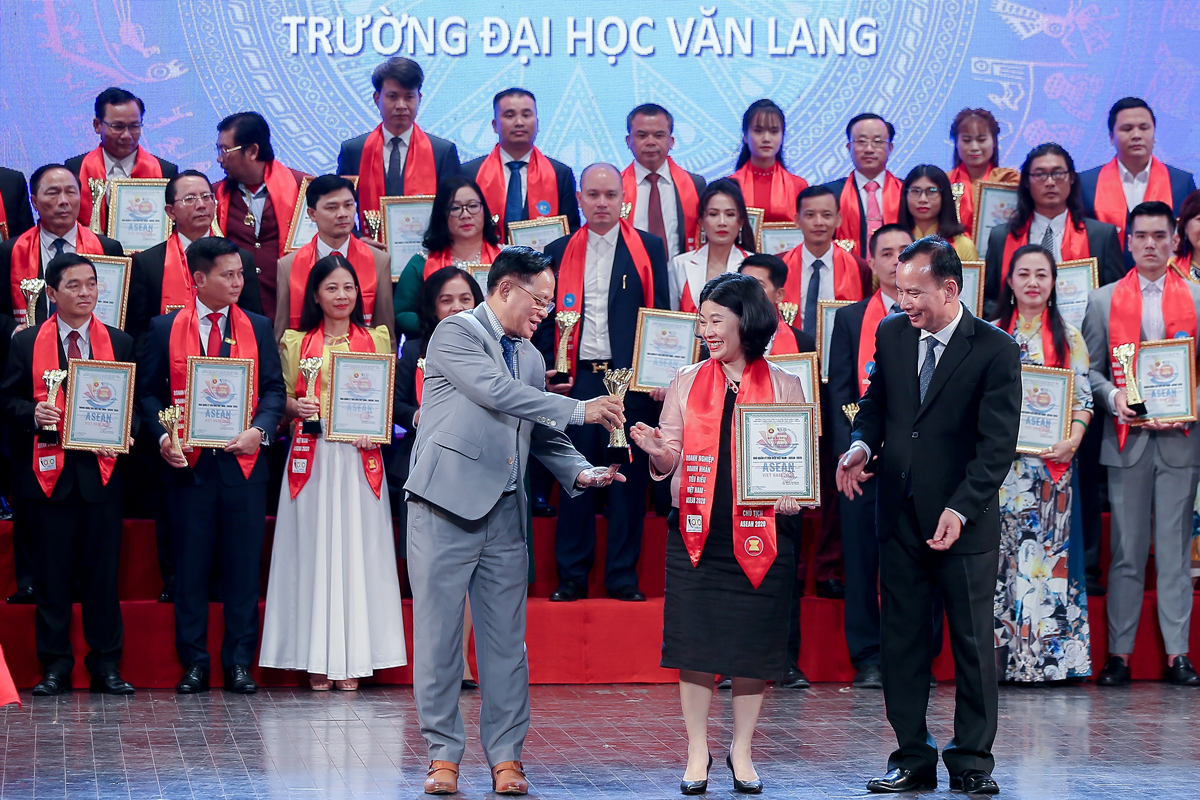 vlu le tuyen duong doanh nghiep doanh nhan asean 2020 b