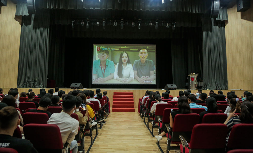 vlu khoi dong chuogn trinh ra khoi a