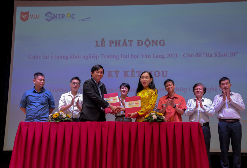 vlu khoi dong chuogn trinh ra khoi b