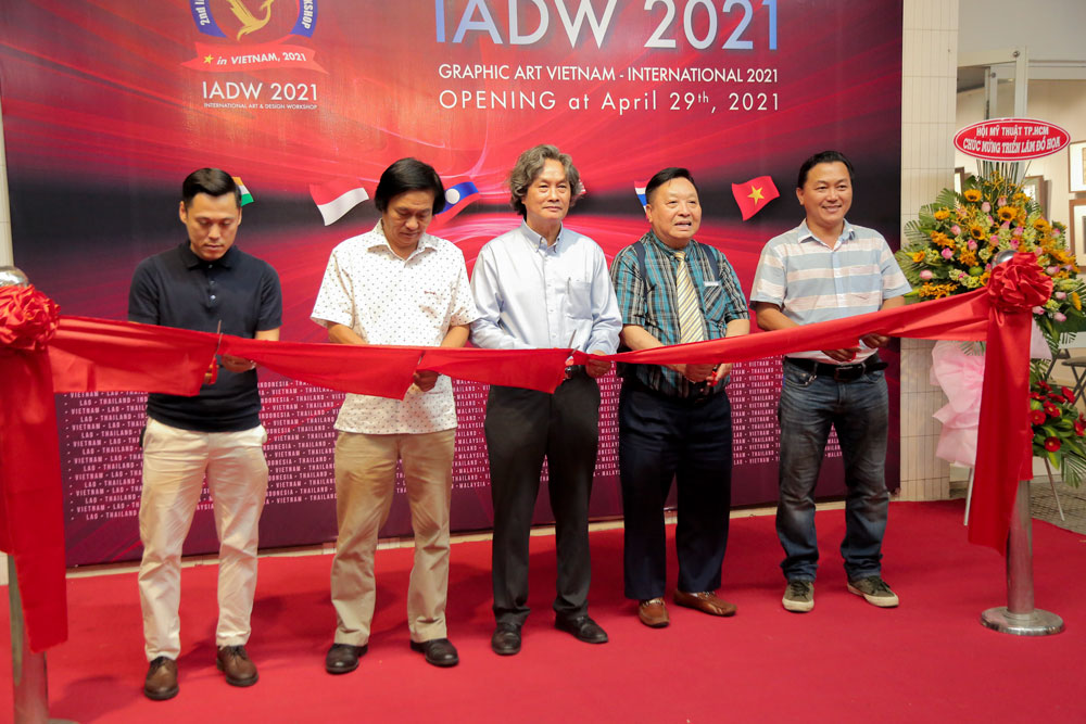 vlu trien lam do hoa tranh in viet nam quoc te iadw c