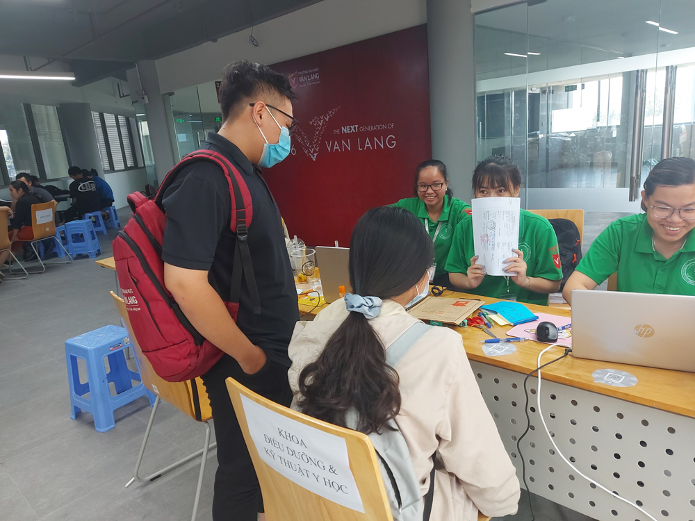vlu tan sinh vien nhap hoc khoa 26 e